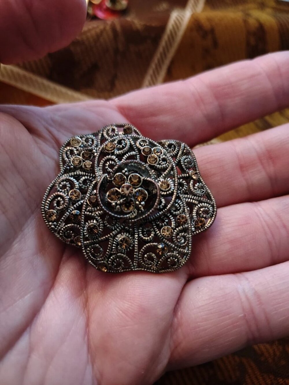 Ladies brooch